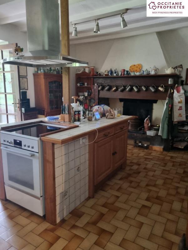 Maison - 212 m² - 12 pièces