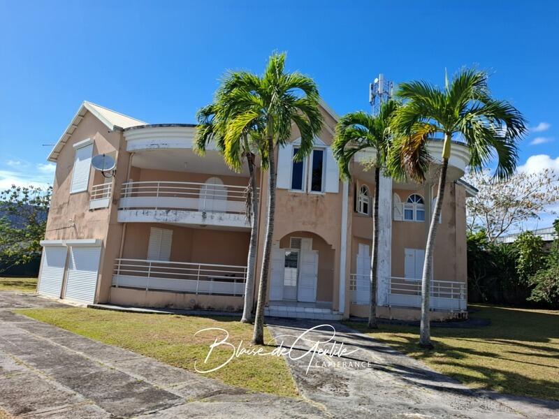 Maison - 210 m² - 7 pièces