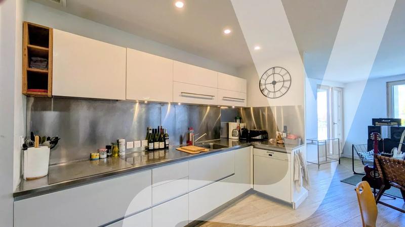 Appartement - 99 m² - 6 pièces