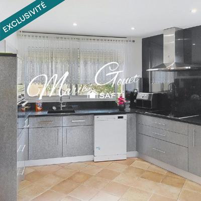 Maison - 205 m² - 8 pièces