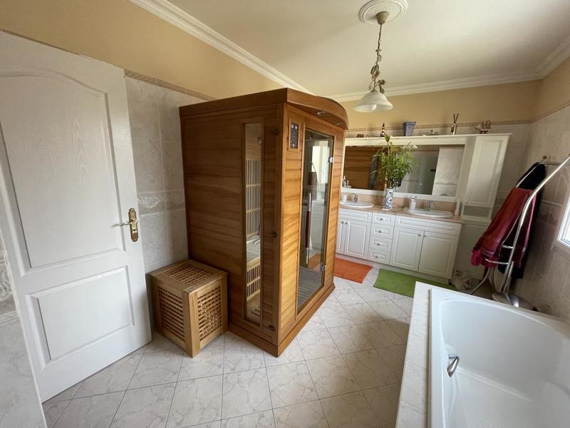 Villa - 200 m² - 7 pièces