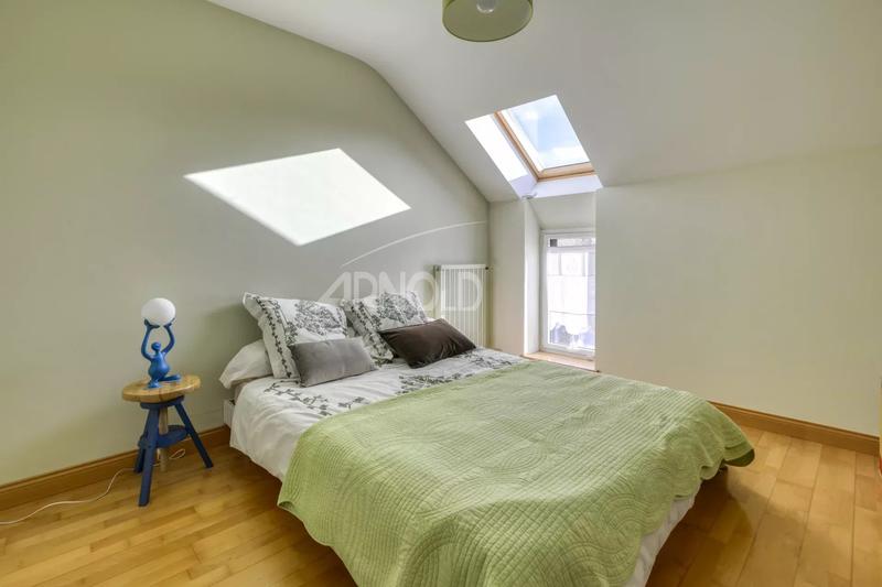 Maison - 238 m² - 10 pièces