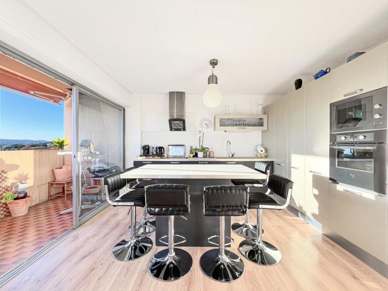 Appartement - 97 m² - 5 pièces