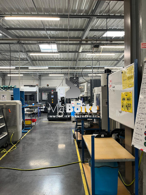 Local d'activités - 2 590 m²