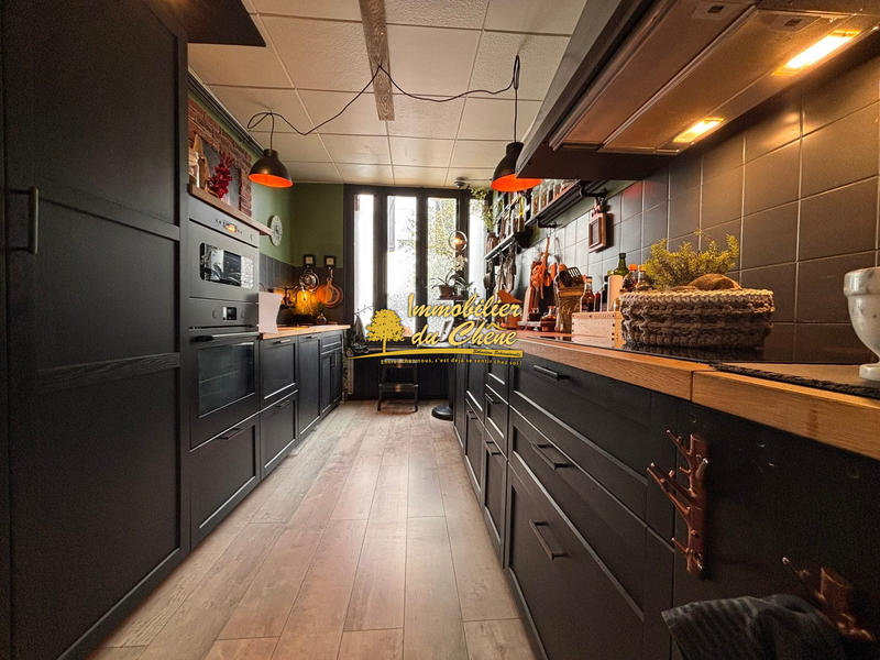 Maison - 200 m² - 9 pièces