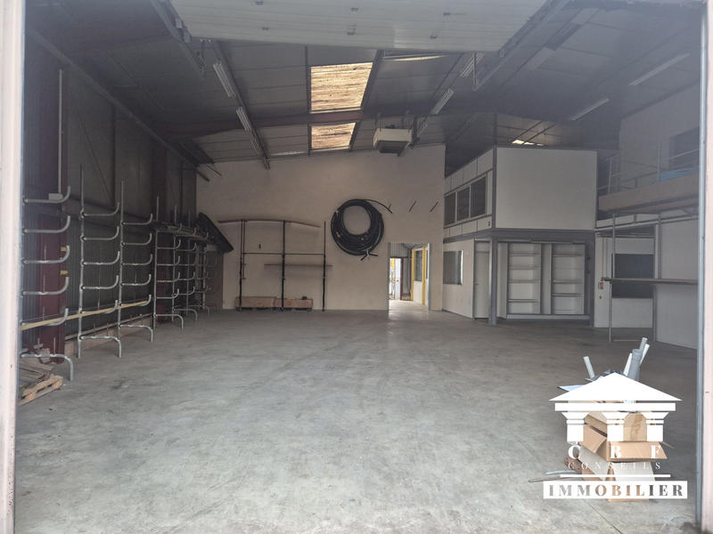 Local d'activités - 556 m² - 7 pièces