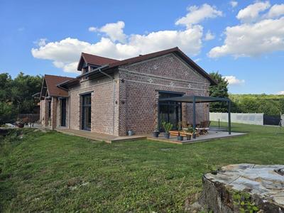 Maison - 295 m² - 9 pièces