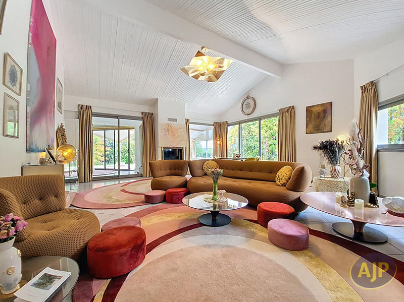 Maison - 186 m² - 6 pièces