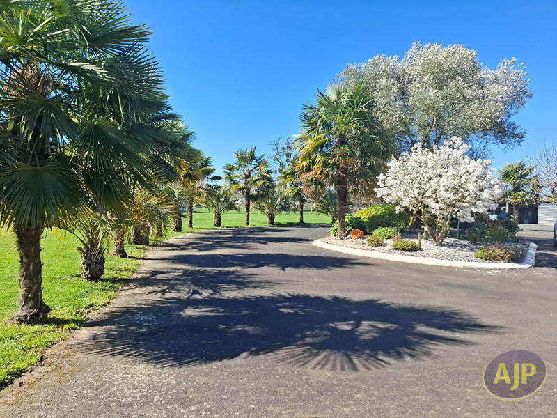 Maison - 220 m² - 7 pièces