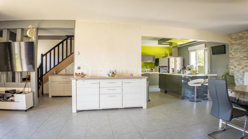 Maison traditionnelle - 149 m² - 6 pièces