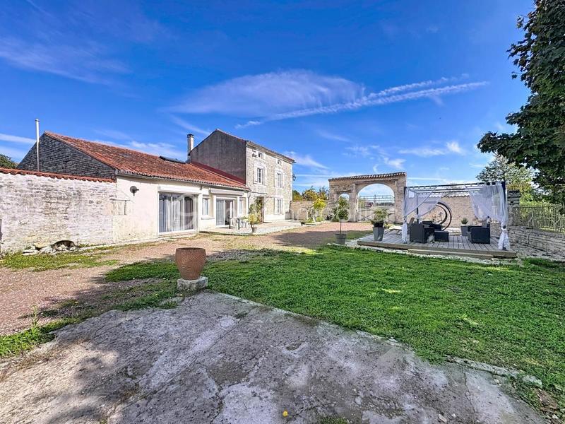 Maison - 288 m² - 7 pièces