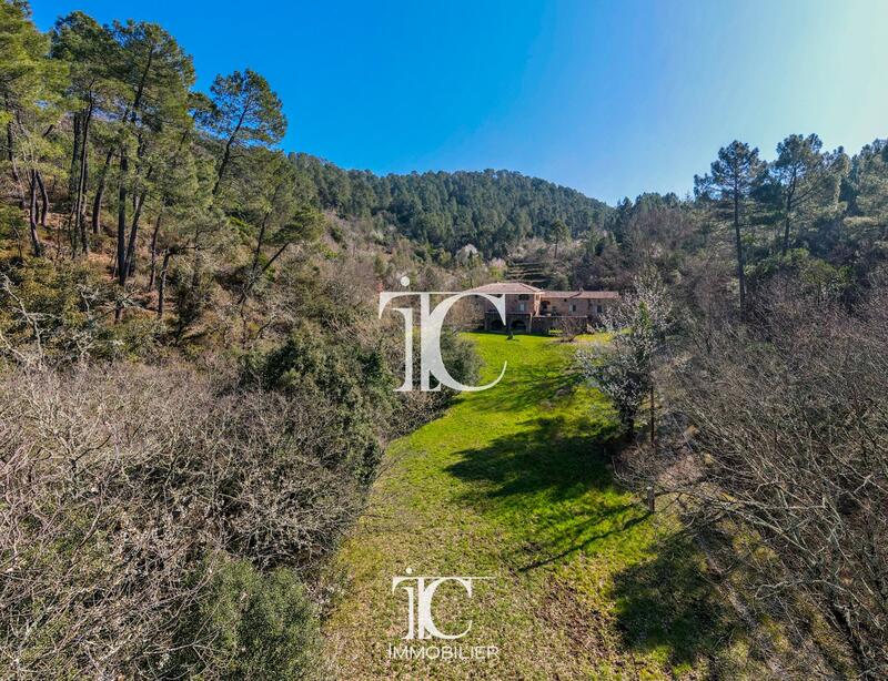 Maison - 289 m² - 9 pièces