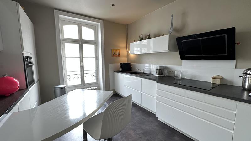 Appartement - 153 m² - 6 pièces