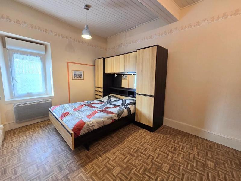 Maison - 802 m² - 5 pièces