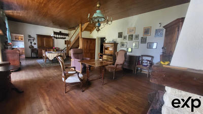 Maison - 213 m² - 8 pièces