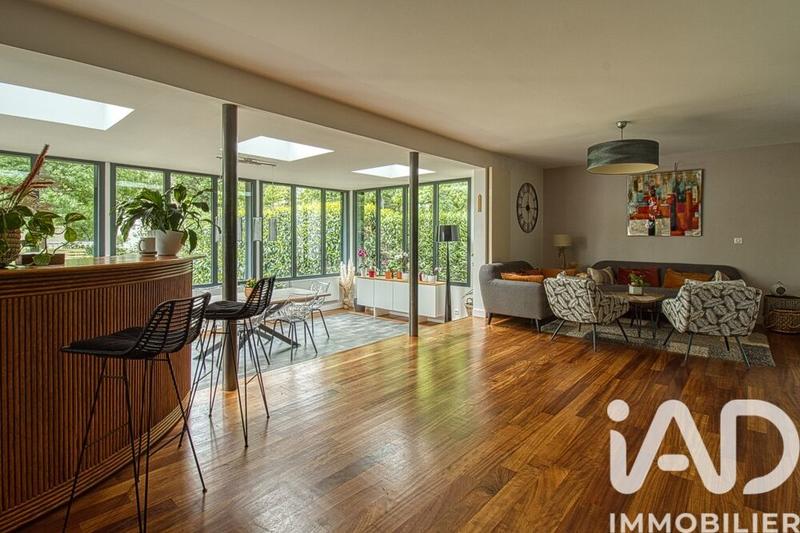 Maison - 218 m² - 9 pièces