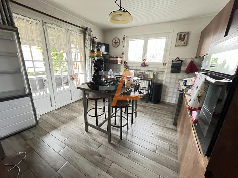 Maison - 237 m² - 9 pièces