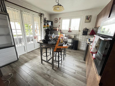 Maison - 237 m² - 9 pièces