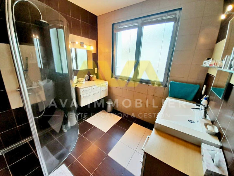 Maison - 209 m² - 9 pièces