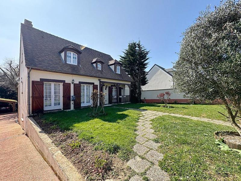 Maison - 195 m² - 8 pièces