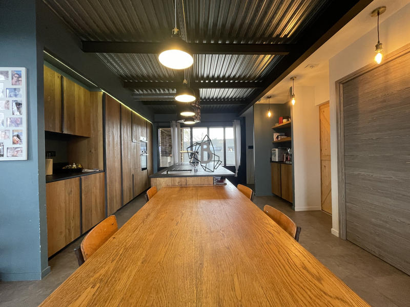 Maison - 230 m² - 6 pièces