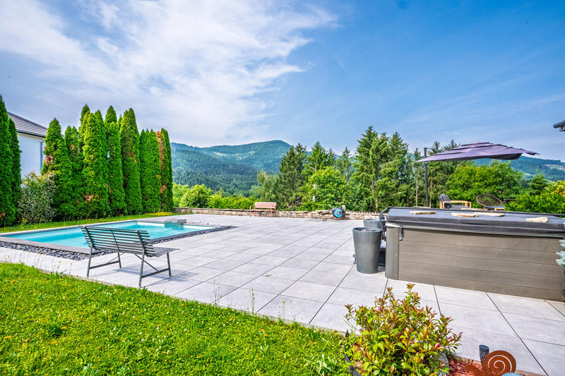 Maison - 250 m² - 7 pièces