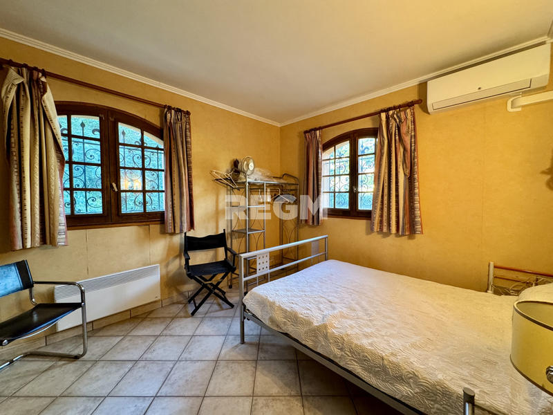 Villa - 332 m² - 7 pièces