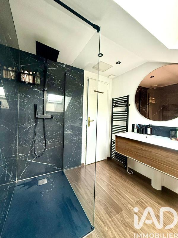 Loft - 156 m² - 5 pièces