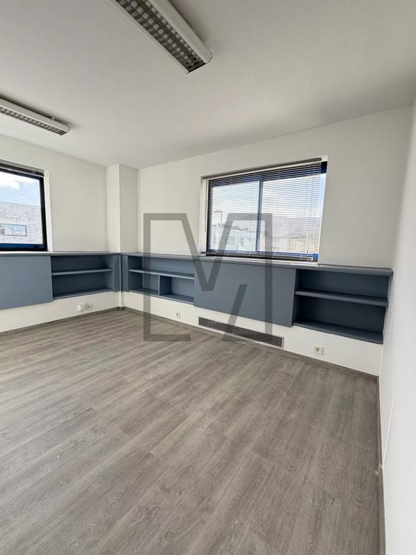 Local d'activités - 94 m² - 4 pièces