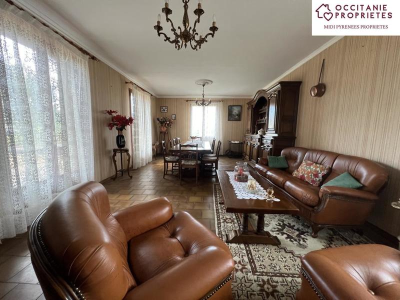 Maison - 221 m² - 8 pièces