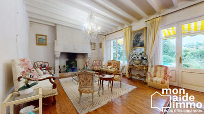 Maison - 266 m² - 7 pièces