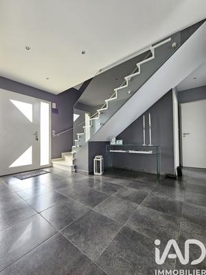 Maison - 210 m² - 5 pièces