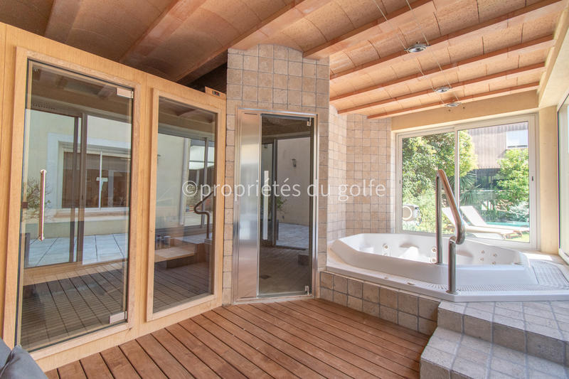 Maison - 312 m² - 6 pièces