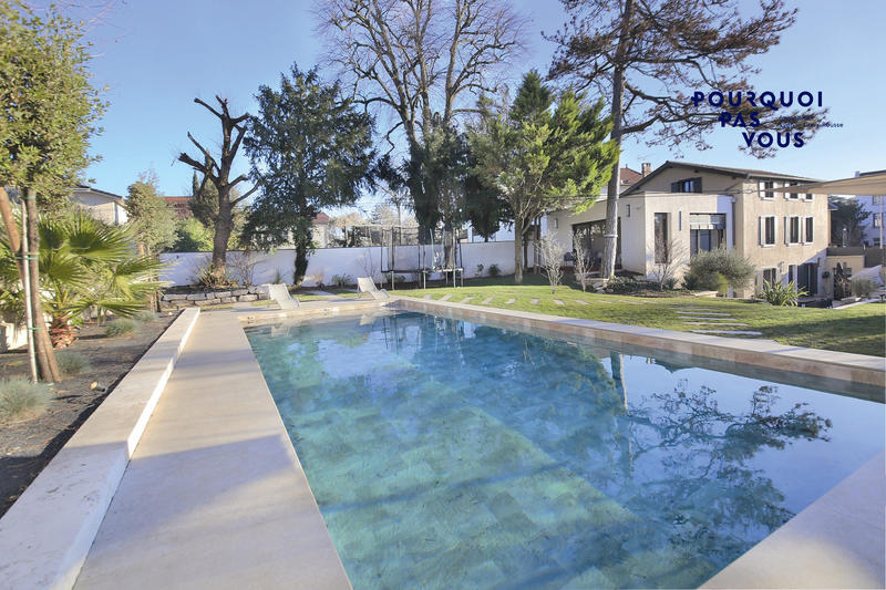 Maison - 360 m² - 6 pièces