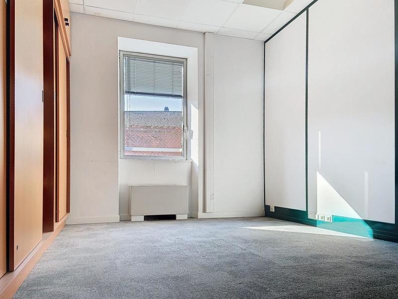 Local d'activité / Entrepôt - 348 m² - 14 pièces