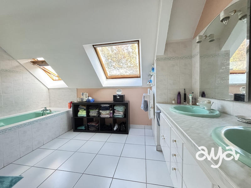 Maison traditionnelle - 156 m² - 5 pièces