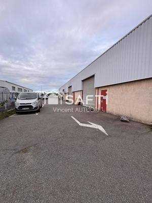 Local commercial - 945 m² - 5 pièces