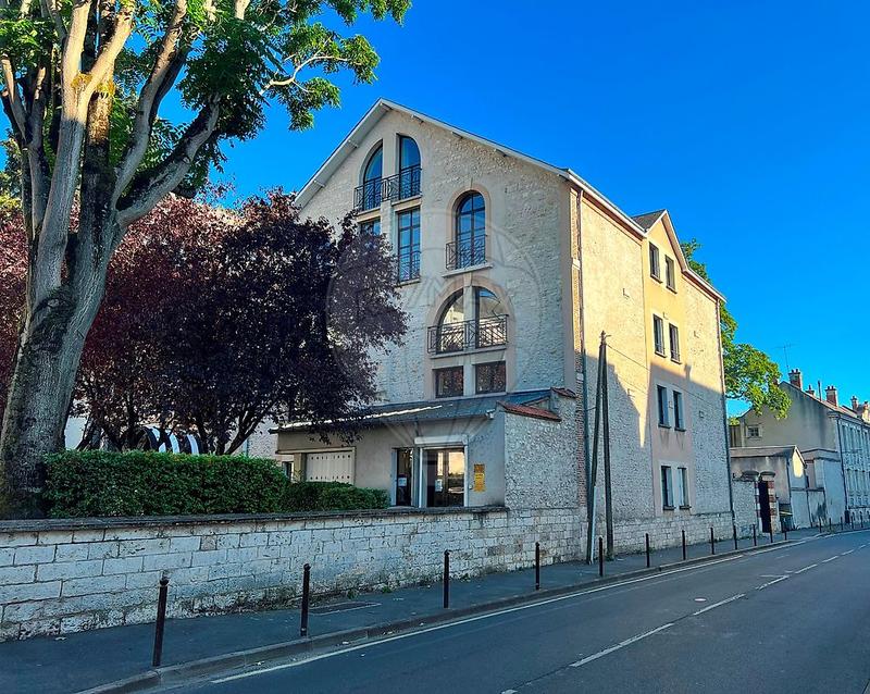 Atelier d'activités - 140 m² - 6 pièces