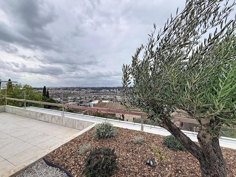 Appartement - 111 m² - 5 pièces