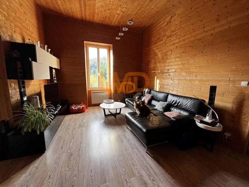 Propriété - 245 m² - 9 pièces