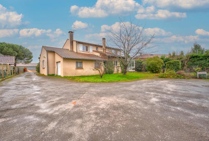 Maison - 243 m² - 6 pièces