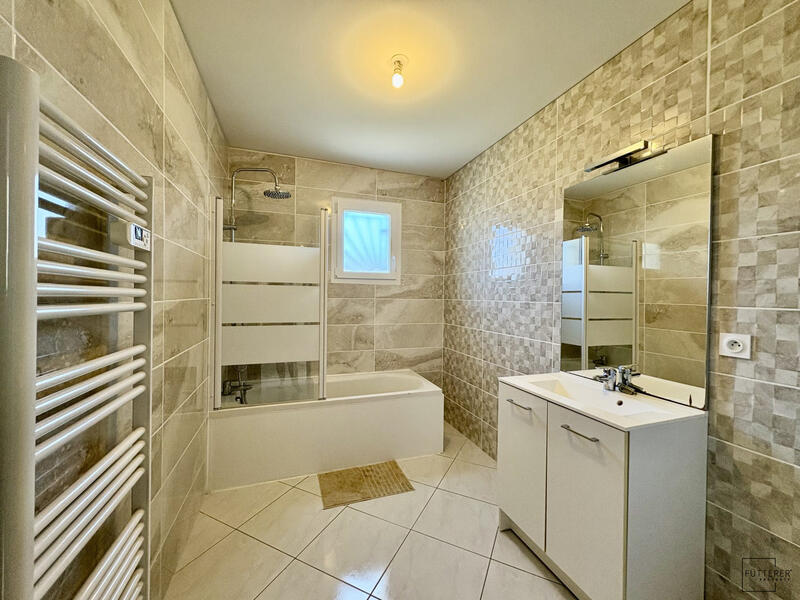 Maison traditionnelle - 143 m² - 7 pièces