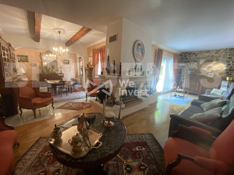 Maison - 273 m² - 8 pièces