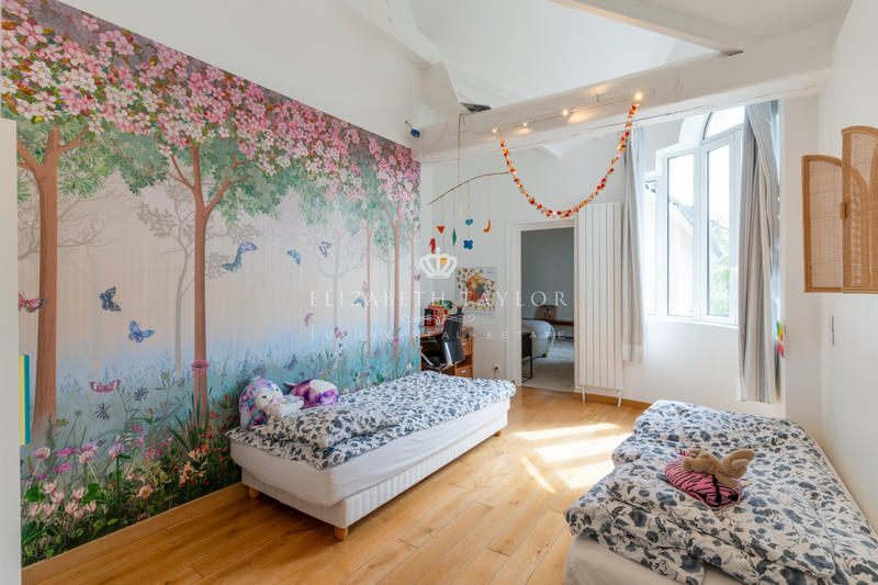 Maison - 864 m² - 14 pièces