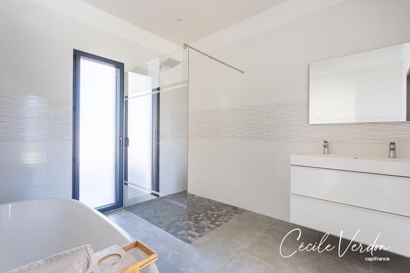 Maison - 281 m² - 9 pièces