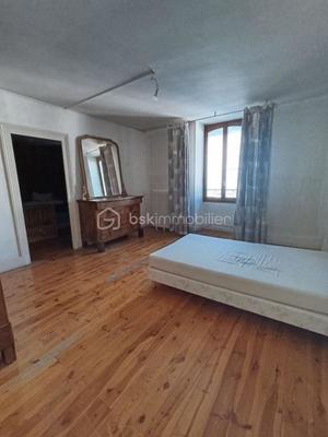 Maison - 303 m² - 11 pièces