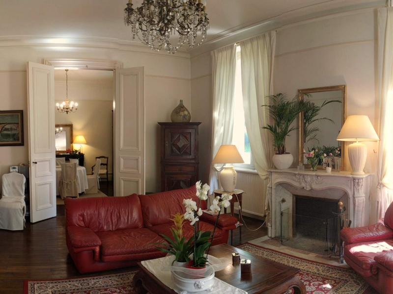 Maison - 325 m² - 12 pièces