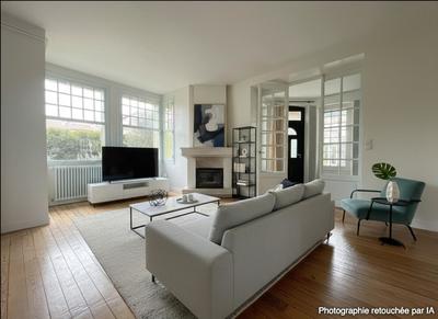 Maison - 228 m² - 9 pièces