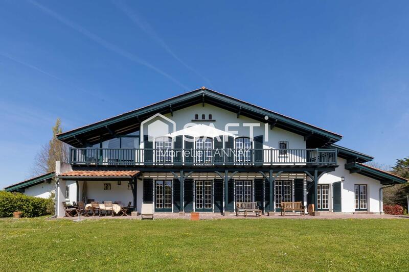 Villa - 300 m² - 10 pièces