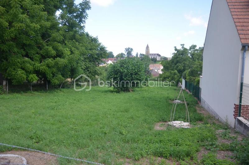 Terrain constructible - 2 300 m²
